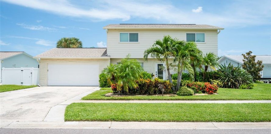 Casa en Tampa, Florida 6 dormitorios, 234.76 m2 № 1840290