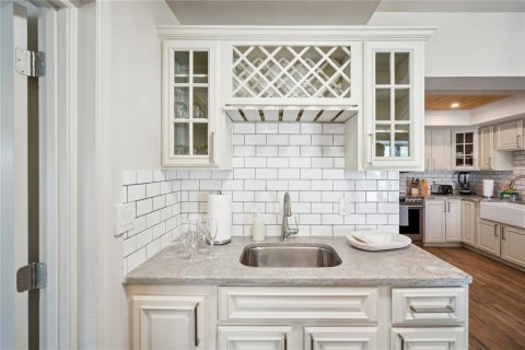 Casa en venta en Tampa, Florida, 6 dormitorios, 234.76 m2 № 1840290 - foto 7