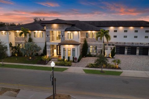 House in Four Corners, Florida 16 bedrooms, 1643.81 sq.m. № 2298607