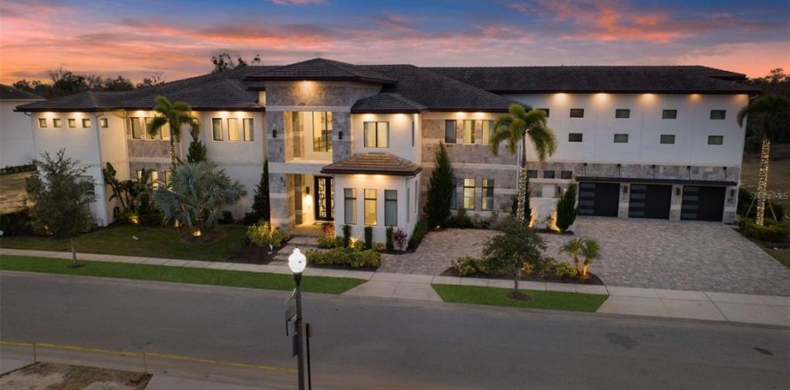 Villa ou maison à Four Corners, Floride 16 chambres, 1643.81 m2 № 2298607
