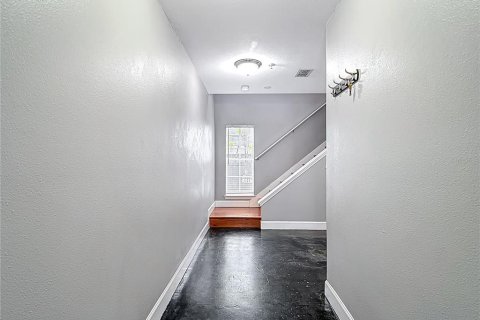 Adosado en venta en Tampa, Florida, 4 dormitorios, 192.12 m2 № 1771987 - foto 2