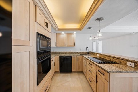 Condo in Belleair, Florida, 2 bedrooms  № 2103129 - photo 12