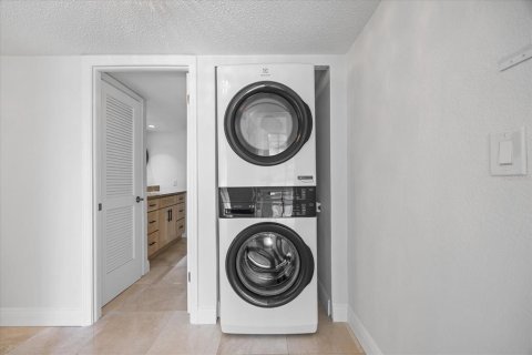 Condo in Belleair, Florida, 2 bedrooms  № 2103129 - photo 13