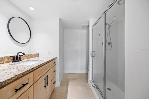 Condo in Belleair, Florida, 2 bedrooms  № 2103129 - photo 14