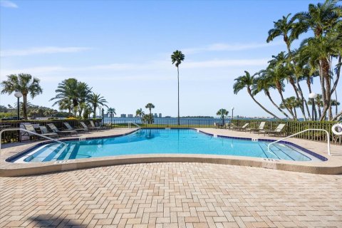 Condo in Belleair, Florida, 2 bedrooms  № 2103129 - photo 29