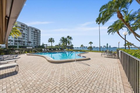 Condo in Belleair, Florida, 2 bedrooms  № 2103129 - photo 28