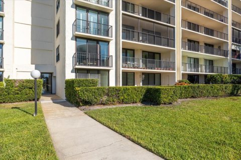 Condo in Belleair, Florida, 2 bedrooms  № 2103129 - photo 27