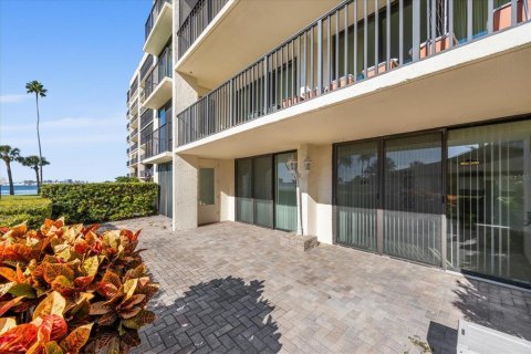 Condo in Belleair, Florida, 2 bedrooms  № 2103129 - photo 23
