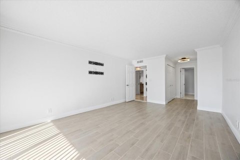 Condo in Belleair, Florida, 2 bedrooms  № 2103129 - photo 17