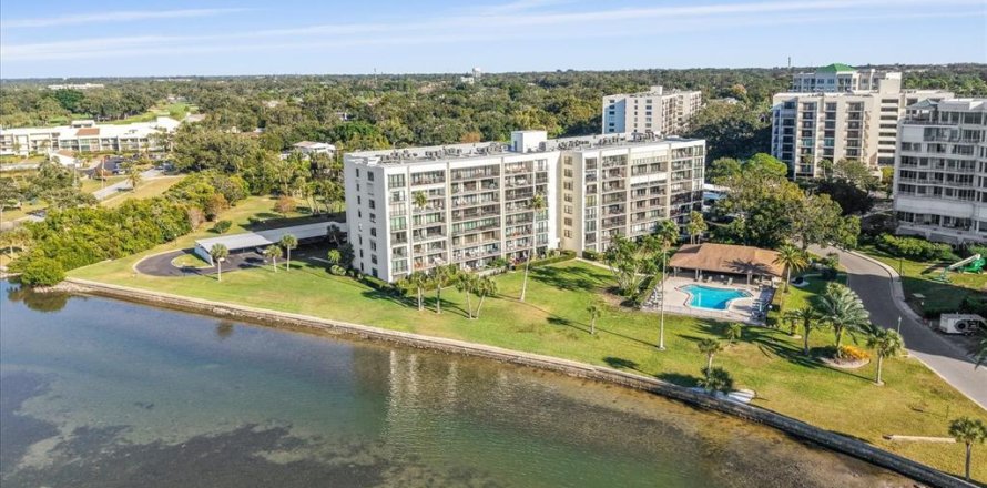 Condo in Belleair, Florida, 2 bedrooms  № 2103129