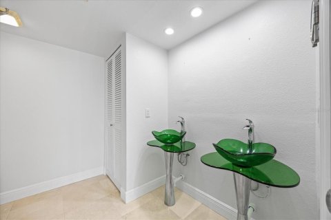 Condo in Belleair, Florida, 2 bedrooms  № 2103129 - photo 20