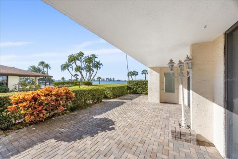 Condo in Belleair, Florida, 2 bedrooms  № 2103129 - photo 25
