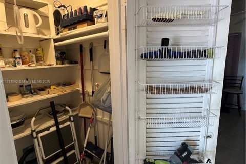 Condominio en venta en Hallandale Beach, Florida, 1 dormitorio, 58.06 m2 № 1935349 - foto 15