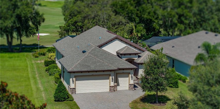 House in Dade City, Florida 4 bedrooms, 247.58 sq.m. № 1885208