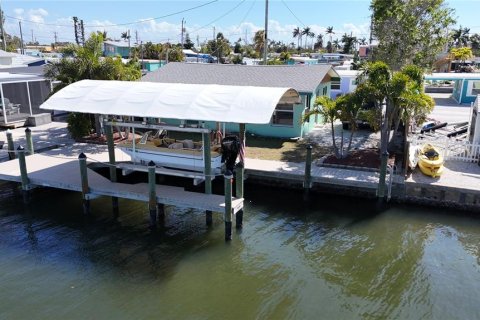 House in Matlacha, Florida 1 bedroom, 43.48 sq.m. № 2218044 - photo 5
