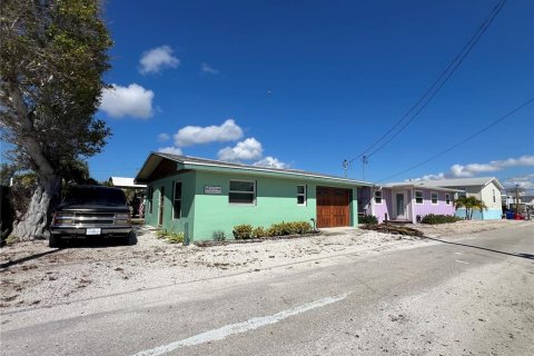 House in Matlacha, Florida 1 bedroom, 43.48 sq.m. № 2218044 - photo 4