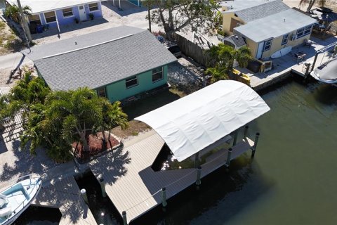 House in Matlacha, Florida 1 bedroom, 43.48 sq.m. № 2218044 - photo 9