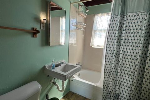 House in Matlacha, Florida 1 bedroom, 43.48 sq.m. № 2218044 - photo 17