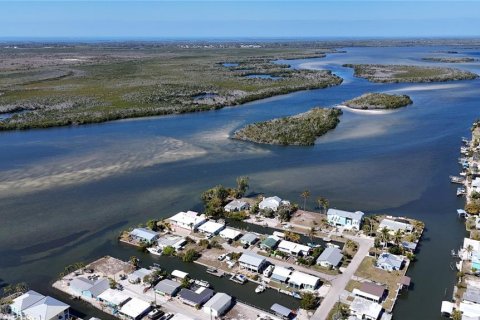 House in Matlacha, Florida 1 bedroom, 43.48 sq.m. № 2218044 - photo 26