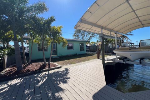House in Matlacha, Florida 1 bedroom, 43.48 sq.m. № 2218044