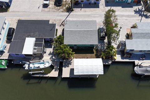 House in Matlacha, Florida 1 bedroom, 43.48 sq.m. № 2218044 - photo 10