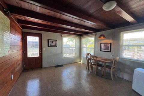 House in Matlacha, Florida 1 bedroom, 43.48 sq.m. № 2218044 - photo 11