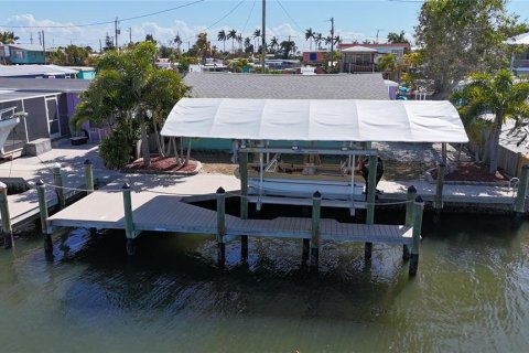 House in Matlacha, Florida 1 bedroom, 43.48 sq.m. № 2218044 - photo 6