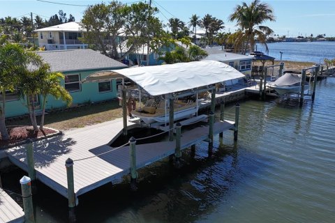 House in Matlacha, Florida 1 bedroom, 43.48 sq.m. № 2218044 - photo 8