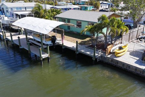 House in Matlacha, Florida 1 bedroom, 43.48 sq.m. № 2218044 - photo 3