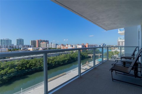 Condo in Sunny Isles Beach, Florida, 2 bedrooms  № 1867511 - photo 1