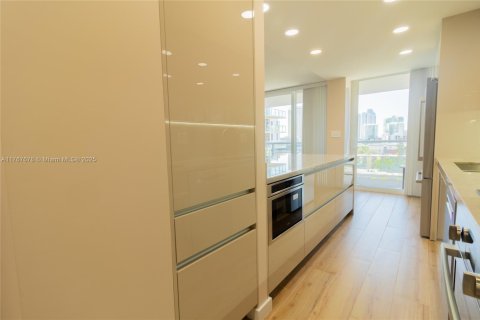 Condo in Sunny Isles Beach, Florida, 2 bedrooms  № 1867511 - photo 25