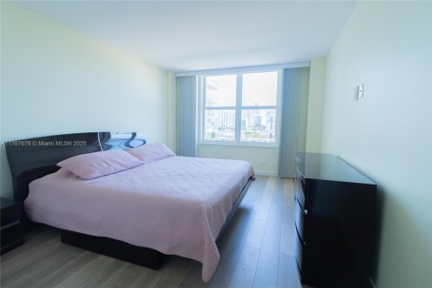 Condo in Sunny Isles Beach, Florida, 2 bedrooms  № 1867511 - photo 26