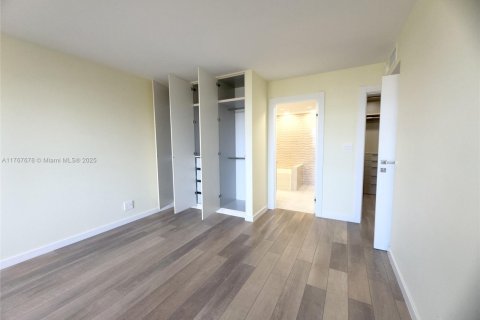 Condo in Sunny Isles Beach, Florida, 2 bedrooms  № 1867511 - photo 12