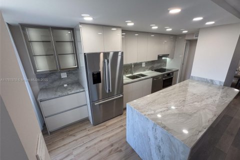 Condo in Sunny Isles Beach, Florida, 2 bedrooms  № 1867511 - photo 11