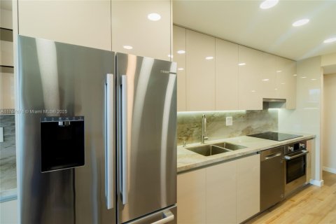 Condo in Sunny Isles Beach, Florida, 2 bedrooms  № 1867511 - photo 19