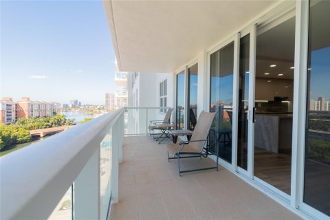 Condo in Sunny Isles Beach, Florida, 2 bedrooms  № 1867511 - photo 4