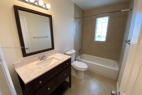 Villa ou maison à louer à Riviera Beach, Floride: 4 chambres, 98.1 m2 № 2045718 - photo 4