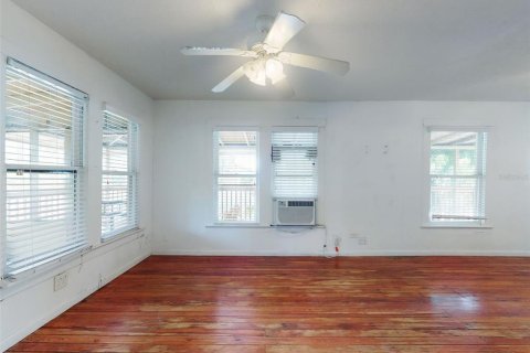 Propiedad comercial en venta en New Smyrna Beach, Florida, 221.48 m2 № 1723612 - foto 18