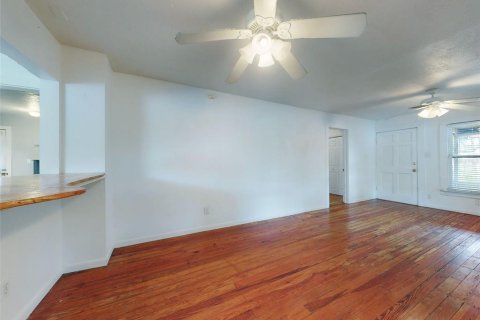 Propiedad comercial en venta en New Smyrna Beach, Florida, 221.48 m2 № 1723612 - foto 11