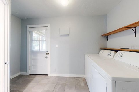 Propiedad comercial en venta en New Smyrna Beach, Florida, 221.48 m2 № 1723612 - foto 29
