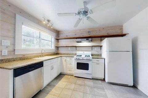 Propiedad comercial en venta en New Smyrna Beach, Florida, 221.48 m2 № 1723612 - foto 6