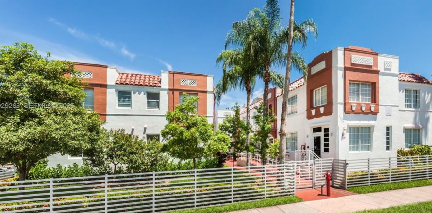 Immobilier commercial à Miami Beach, Floride 75.81 m2 № 1987584