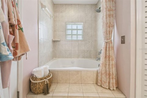 House in Maitland, Florida 3 bedrooms, 188.03 sq.m. № 1829815 - photo 19