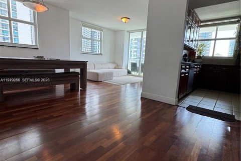 Condo in Miami, Florida, 2 bedrooms  № 2004960 - photo 2