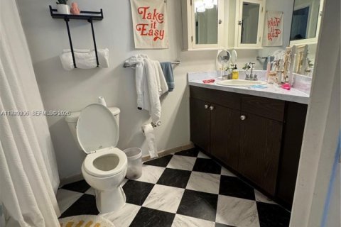 Condo in Miami, Florida, 2 bedrooms  № 2004960 - photo 10