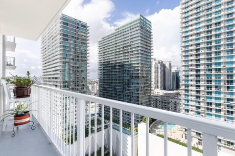 Condo in Miami, Florida, 2 bedrooms  № 2004960 - photo 12