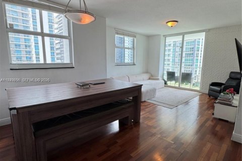 Condo in Miami, Florida, 2 bedrooms  № 2004960 - photo 6