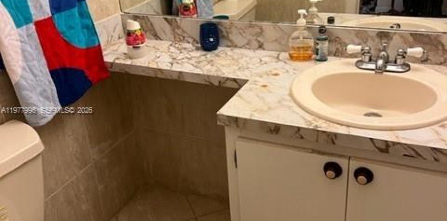 Condo in Lauderhill, Florida, 1 bedroom  № 2078999