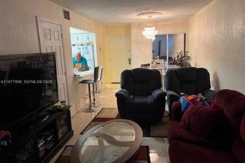 Condo in Lauderhill, Florida, 1 bedroom  № 2078999 - photo 10