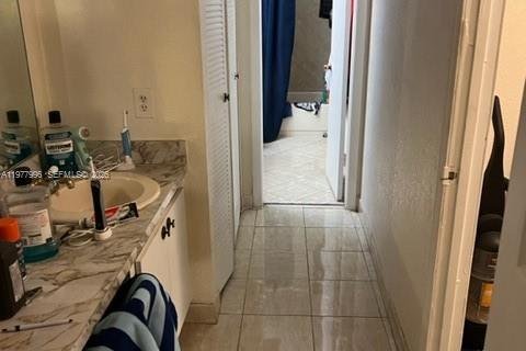 Condo in Lauderhill, Florida, 1 bedroom  № 2078999 - photo 8